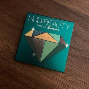 BRAND NEW Huda Beauty Emerald Palette